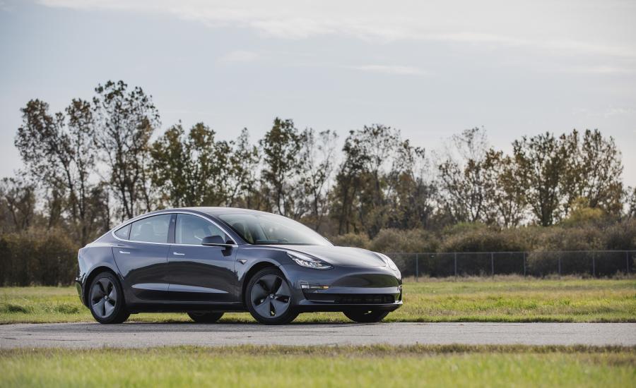  Tesla Model 3 2017 года  (US) (фото 43 из 49)